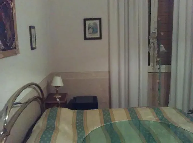 Gasthof E: Living And Bedrooms Rom