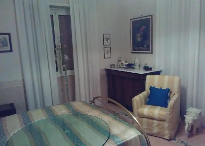 Gasthof E: Living And Bedrooms *